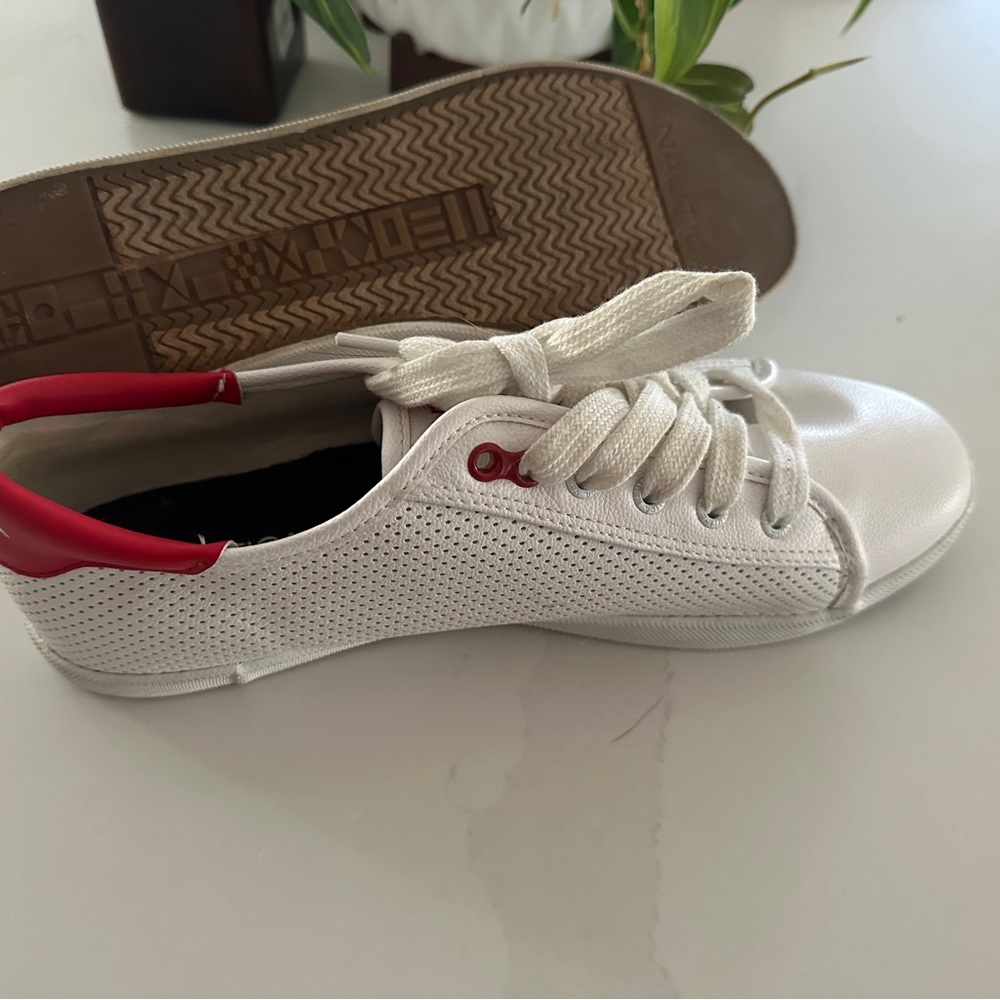 Nautica Lanyard Performance Red & White Women’s Sneakers, Size 9.5 - Picture 4 of 7